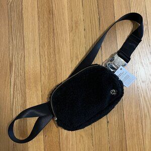 Lululemon Everywhere Belt Bag 1L Fleece (Black)